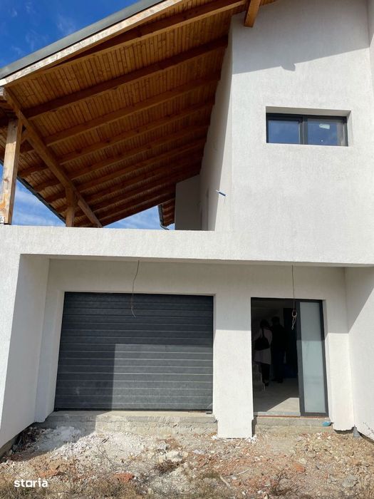 Casa noua, P+M, garaj, utilitati, asfalt, pozitie placuta, 5 ari teren