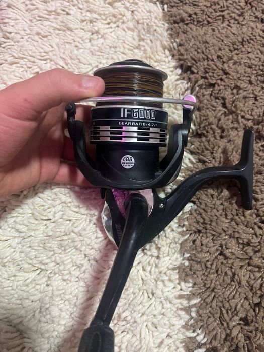 Vând 2 mulinete de 6000 și o lansetă de feeder de 390