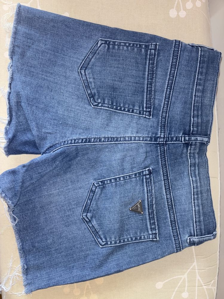 Къси дънкови,,GUESS” панталонки за момиче.