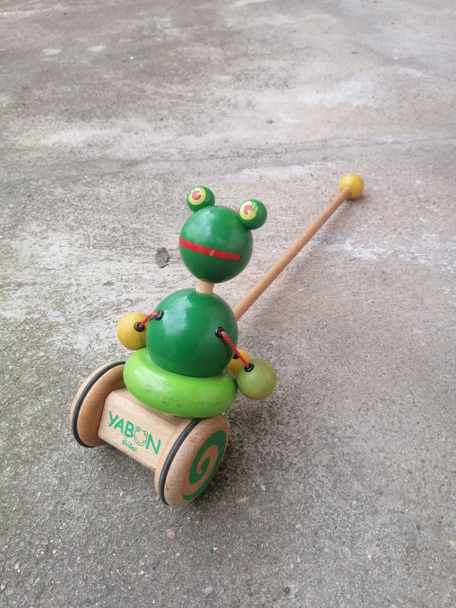 Жаба, детска играчка от дърво за бутане