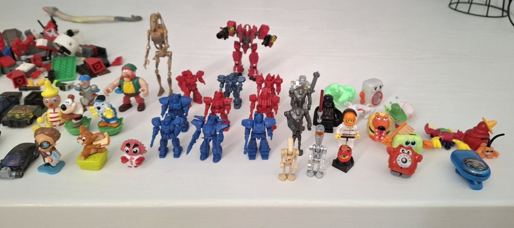 Продам игрушки,роботы