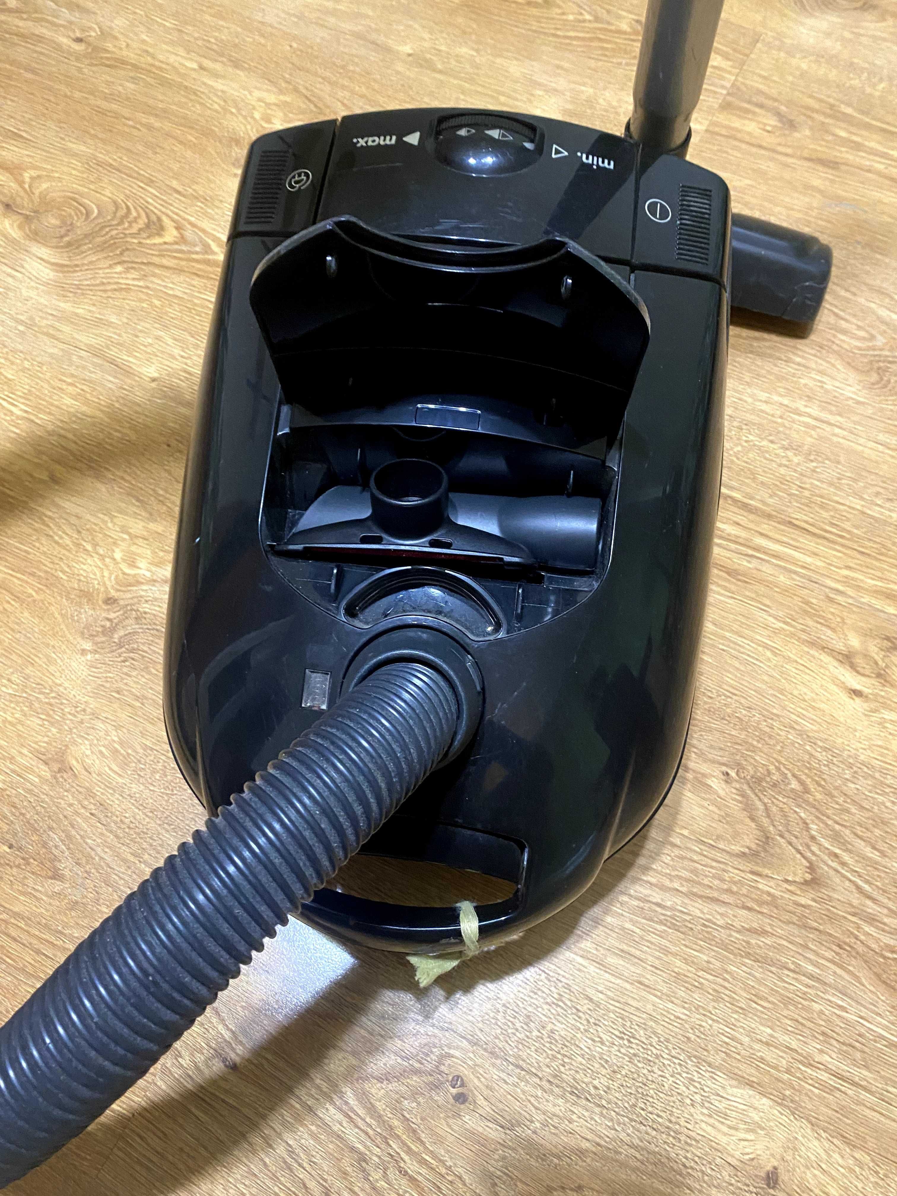 Прахосмукачка Electrolux ECE33EB | цената е по договаряне