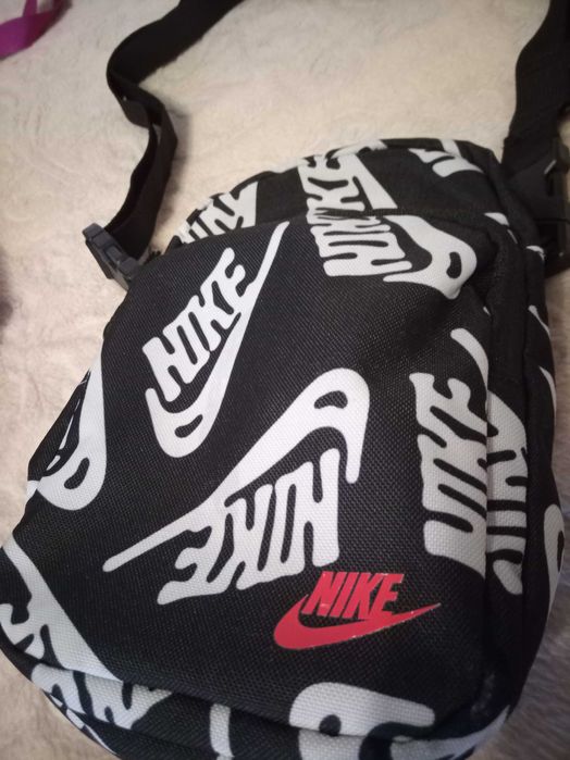 Оригинални чанти на Найк Nike
