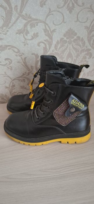 Продам ботинки для девочки размер 31