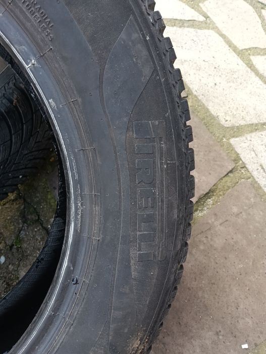 Vand 2 anvelope Pirelli 215 65 R17 All seazon