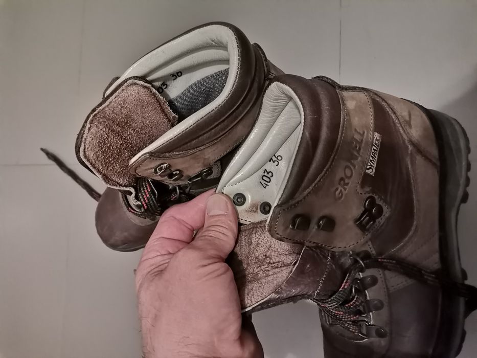 Bocanci tehnici, piele, marca GRONELL, mărimea 36, purtati de două ori