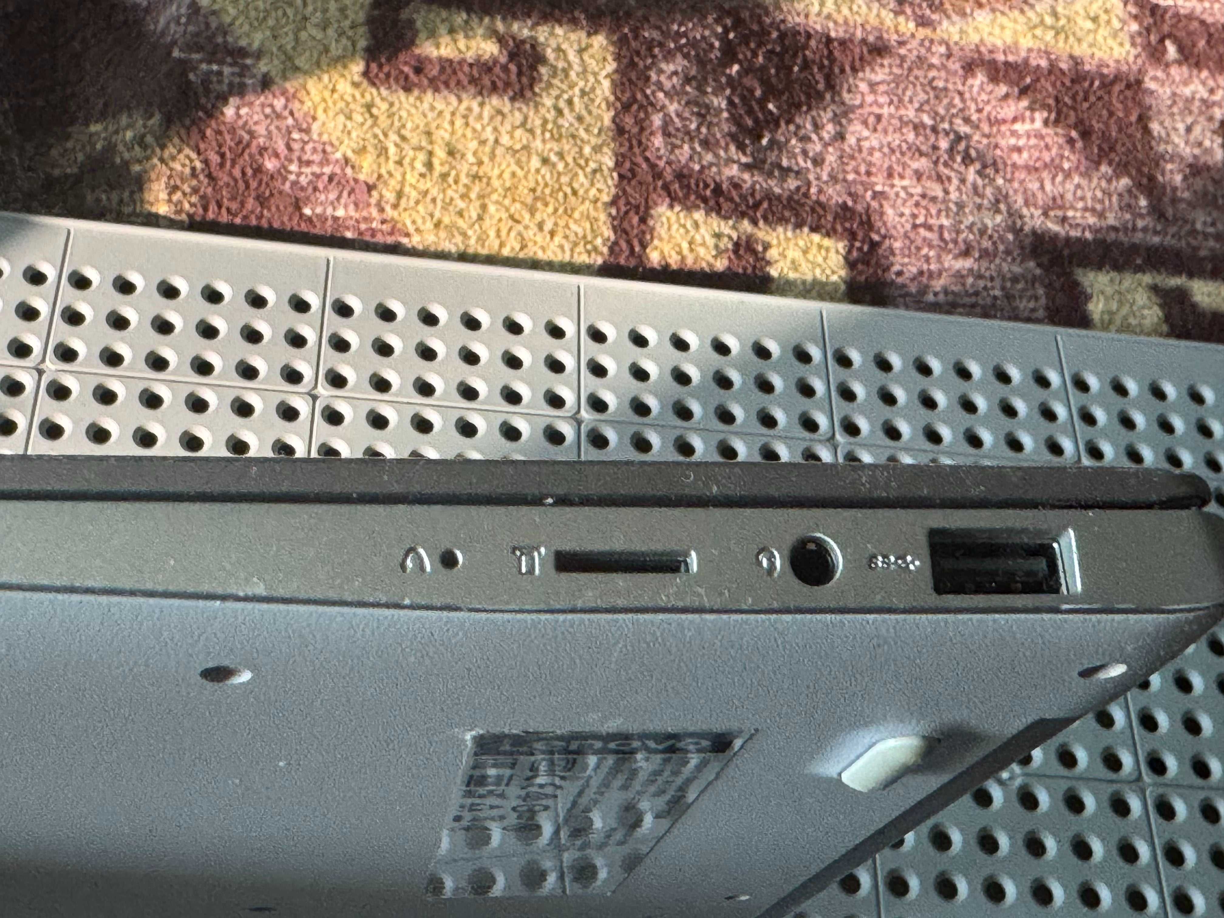 Vând Lenovo Ideapad S130-11IGM 81J1