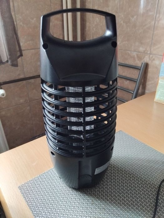 Dispozitiv UV împotriva insectelor