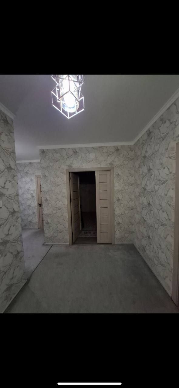Uy sotiladi 2 xonal 70 m²i yangi remont jihozlari bilan