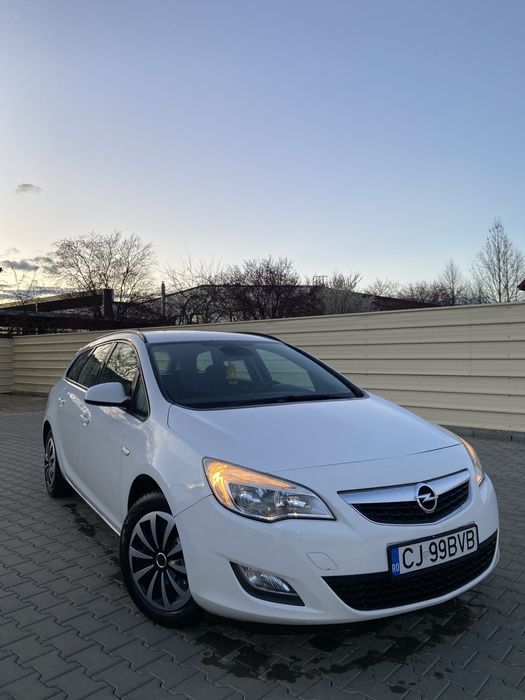 Opel astra j sportstourer 1.3 cdti