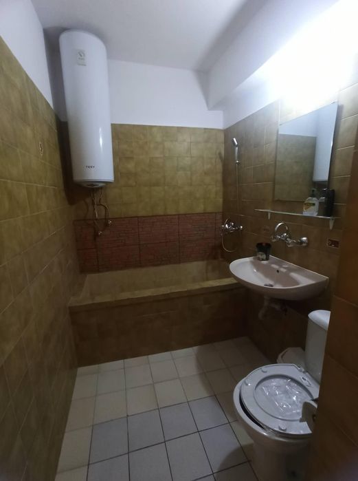 Тристаен апартамент в кв. Христо Смирненски