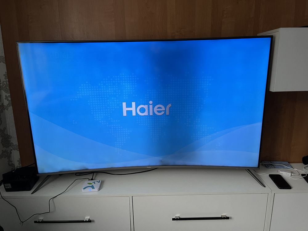 Изогнутый телевизор Haier LE65Q6500U