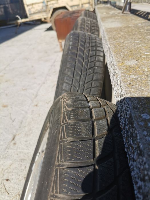3 броя зимни гуми hankook 205 70 15