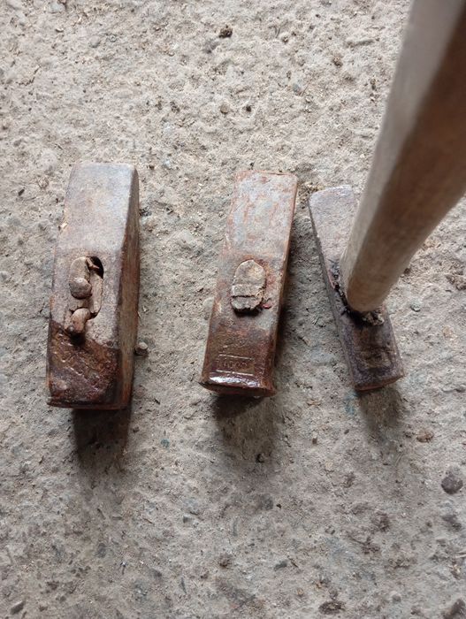 Ciocane vechi din fier