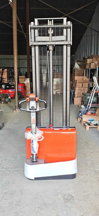 Электрический штабелер самоходный EP Equipment ESL152 3,5м/1,5т Li-Ion