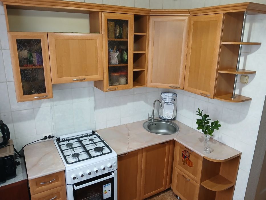 Продаётся кухонный гарнитур б/у, не дорого.