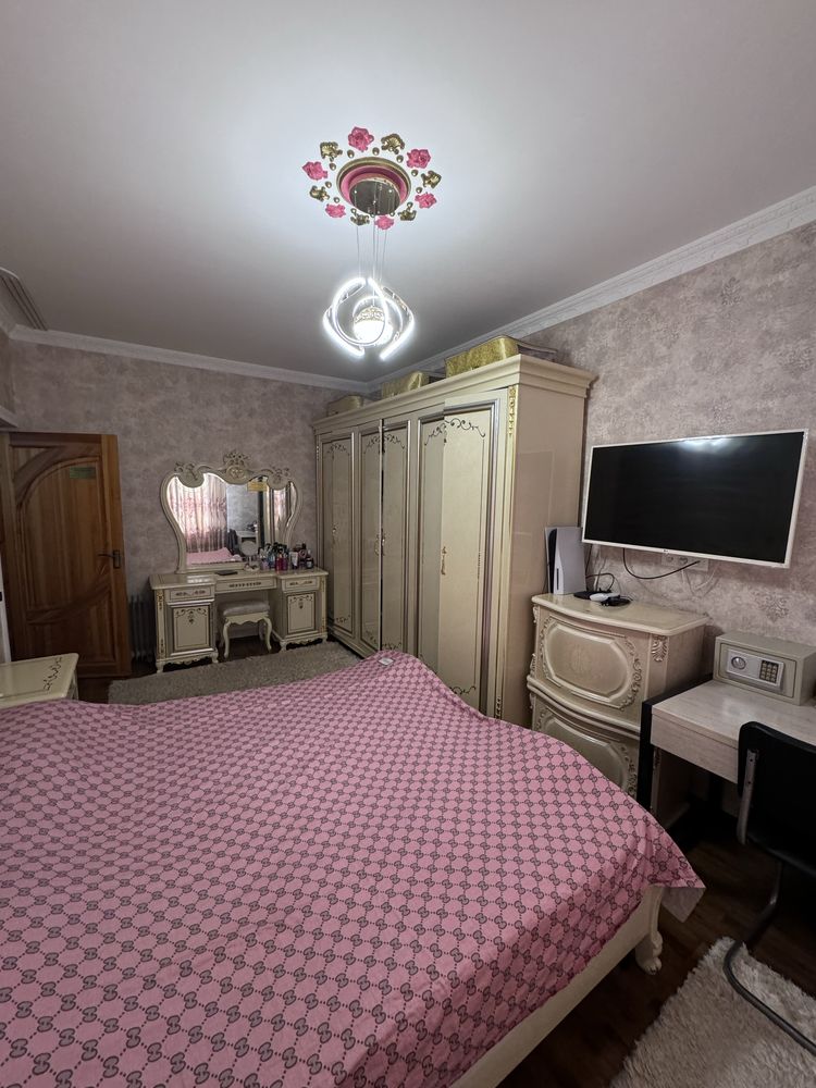 Srochna sotiladi b/u xitoy mebeli!!!Spalniy garnitur polniy komplekt.