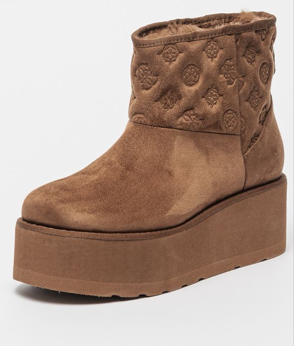 Чисто нови боти Guess