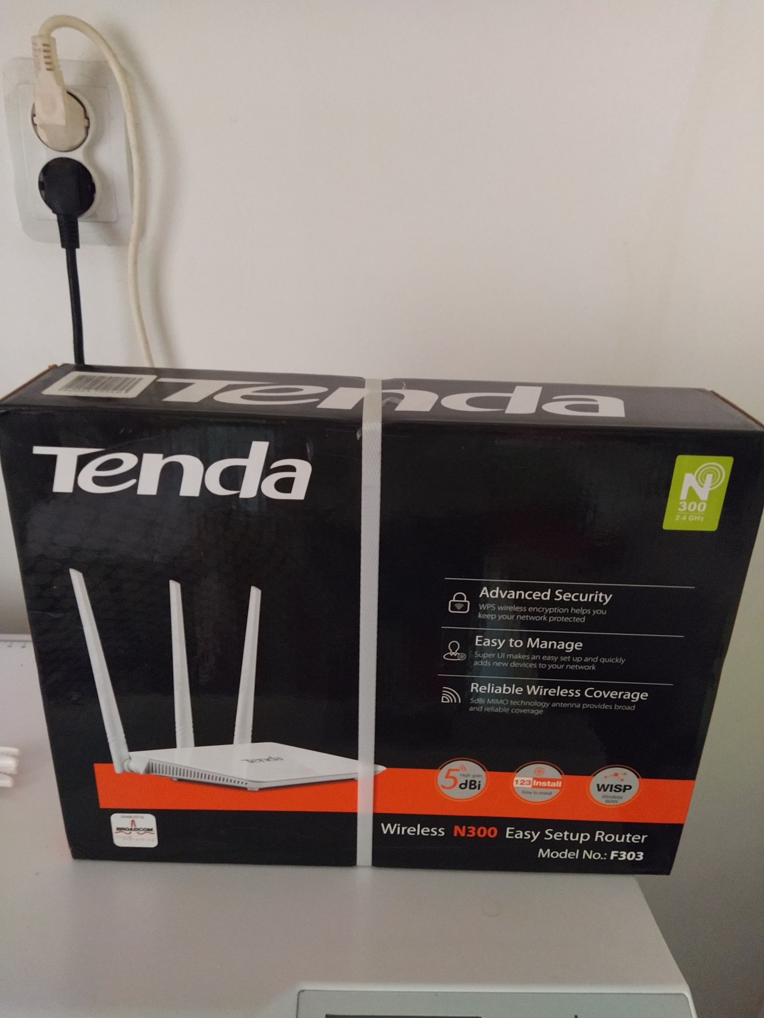 Vând router  tenda