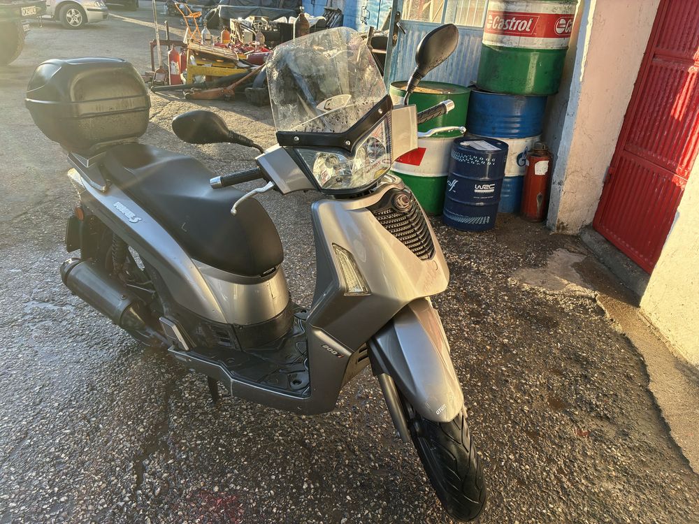 Скутер Kymco 200i