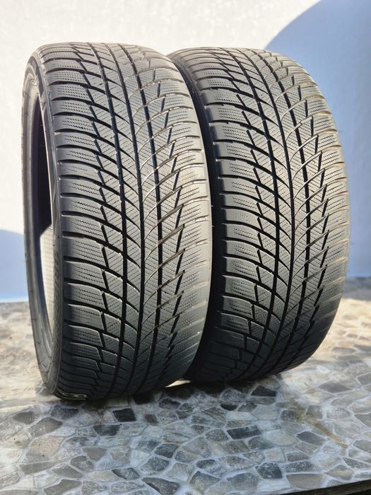 2бр 225 40 18 Bridgestone зимни RFT - 19г