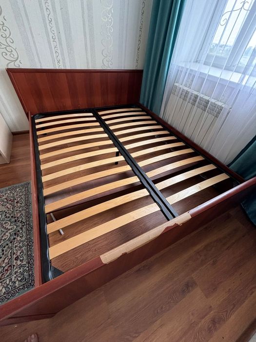 Продам 2х спальную кровать 12000 тг