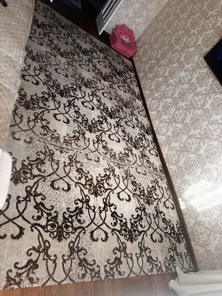 Продается ковер в хорошем состоянии.