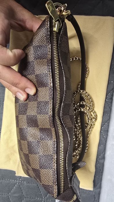 Geanta crossbody Louis Vuitton Eva cloth bag,maro,saculet,impecabila