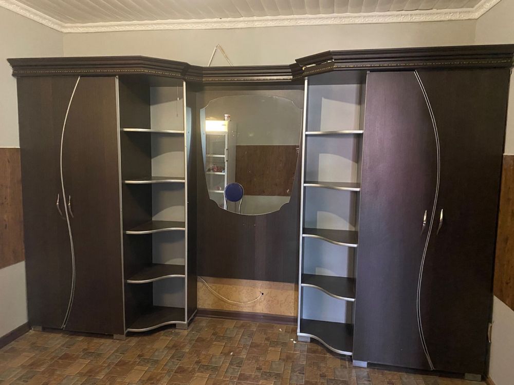 Срочно продам шкафы