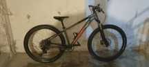 Bicicletă CUBE cu frane hidraulice