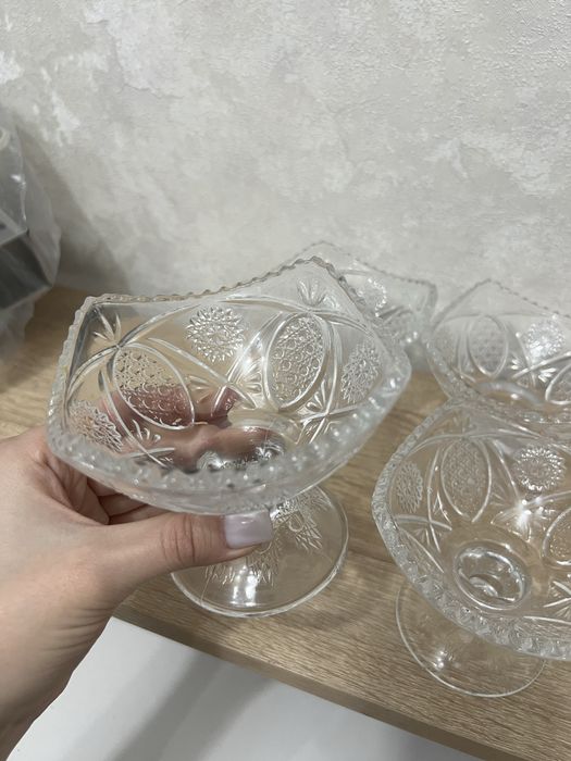 Посуда, вазочки, тарелки, чайник заварочный