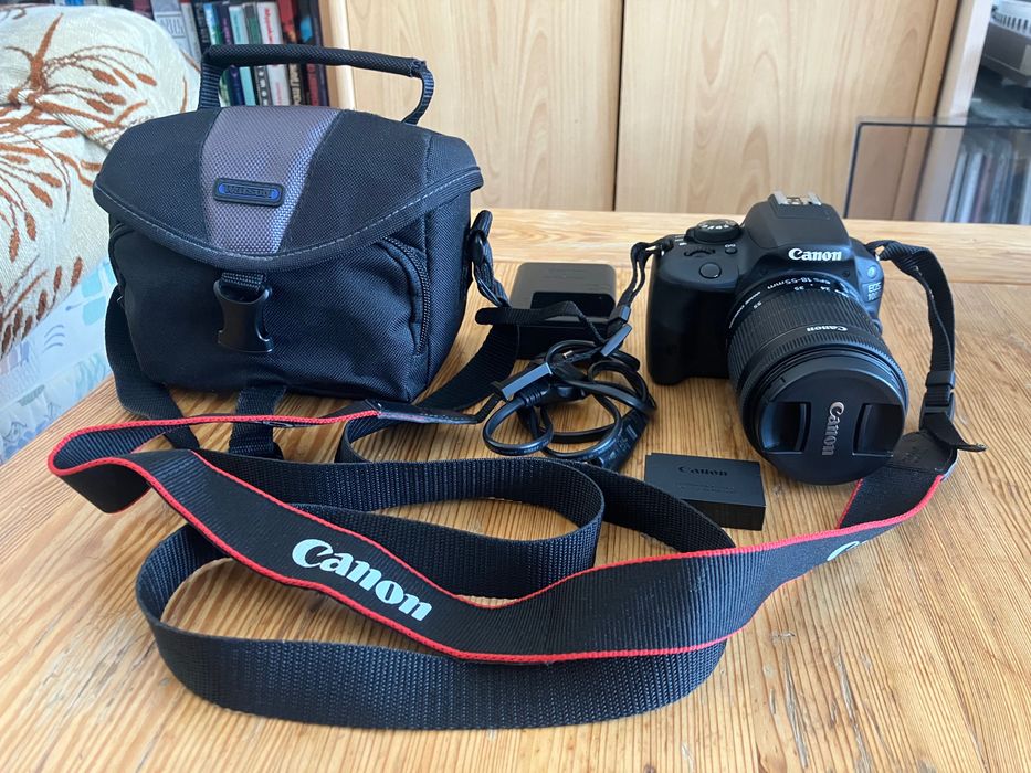 Фотоапарат Canon EOS 100D