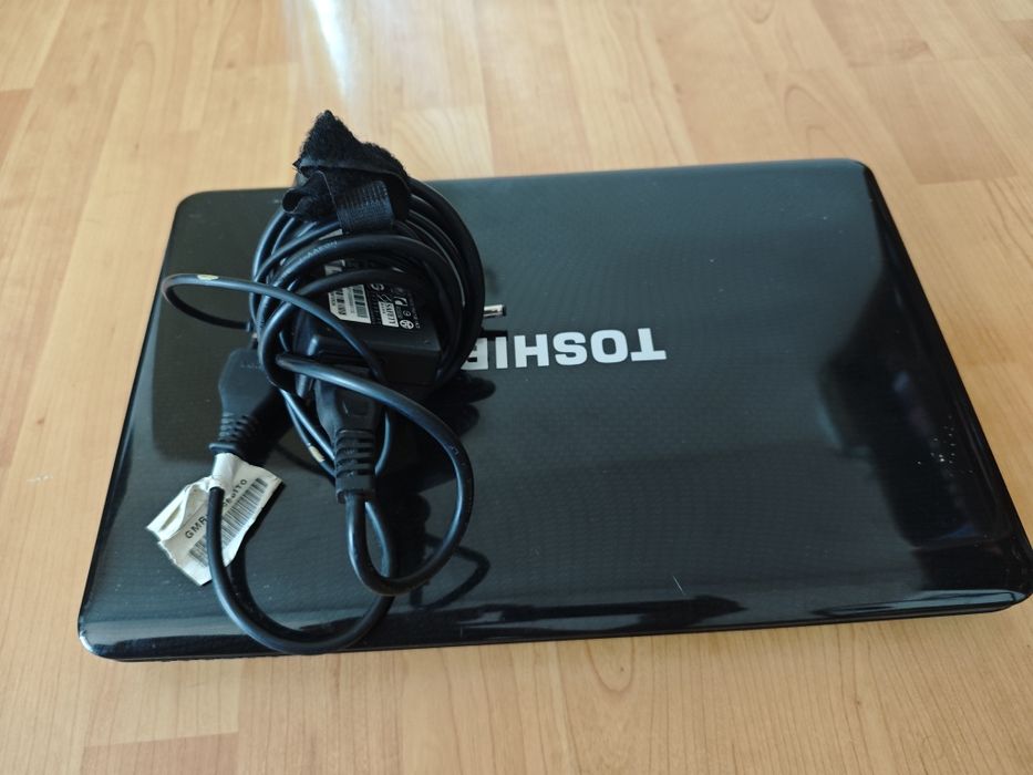 Vând/schimb laptop toshiba