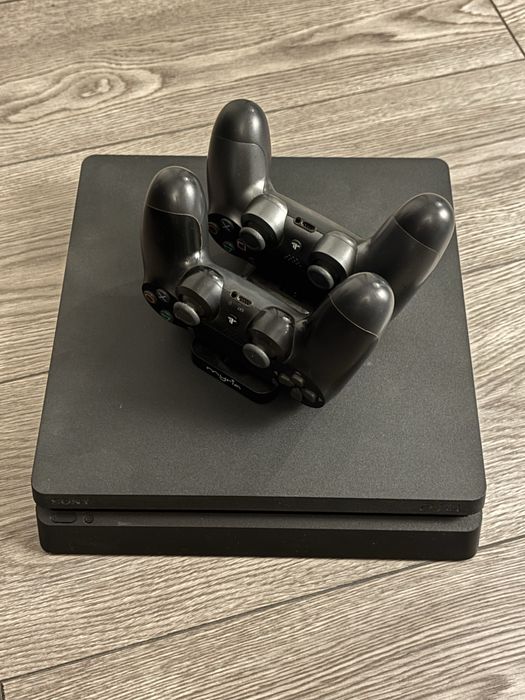 Vand Playstation 4 Slim 1TB