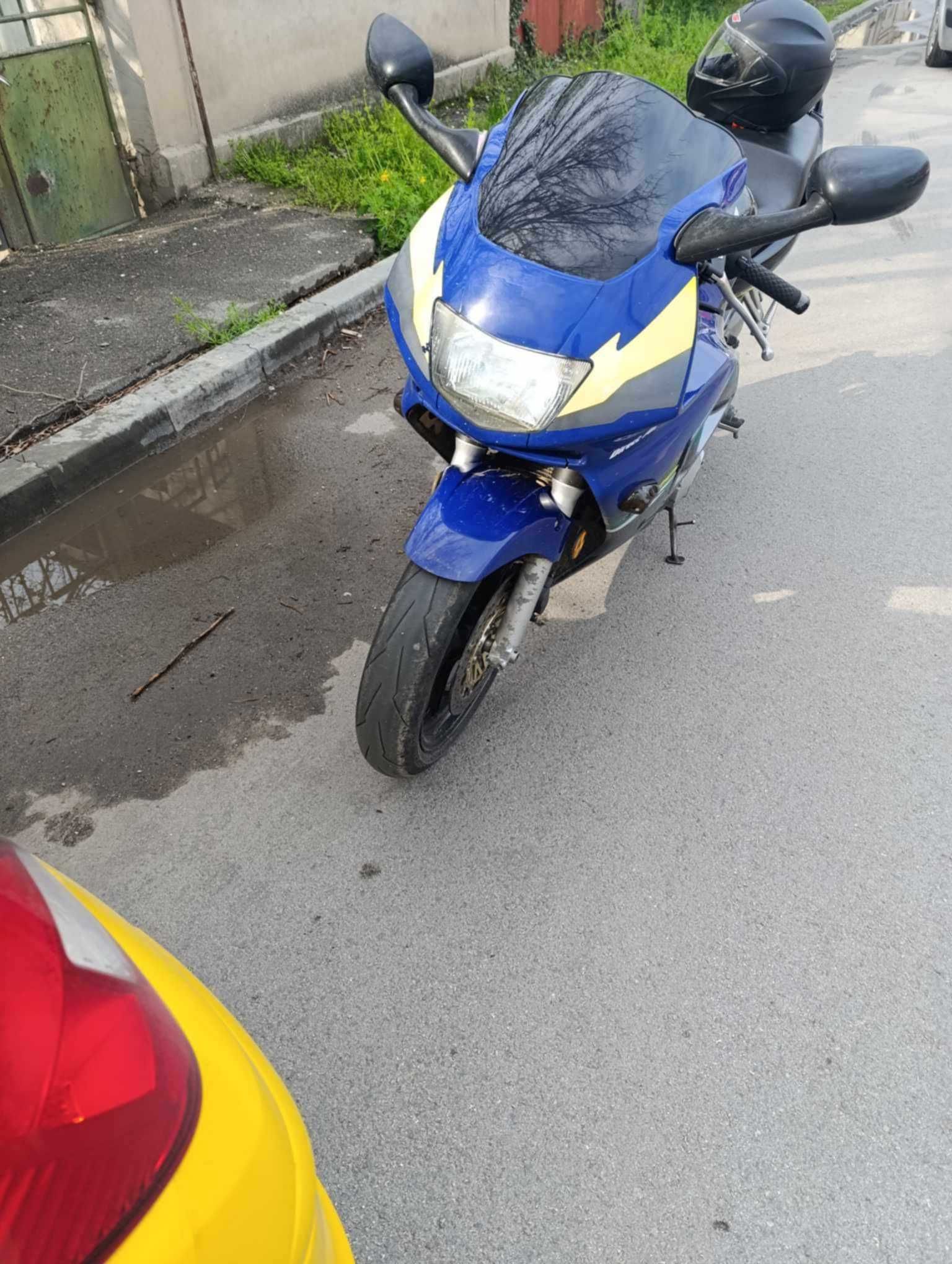Honda.  Cbr 600 top