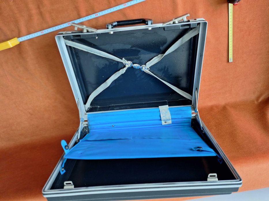 Geanta diplomat negra,  din fibra, folosita, 55*40*25cm