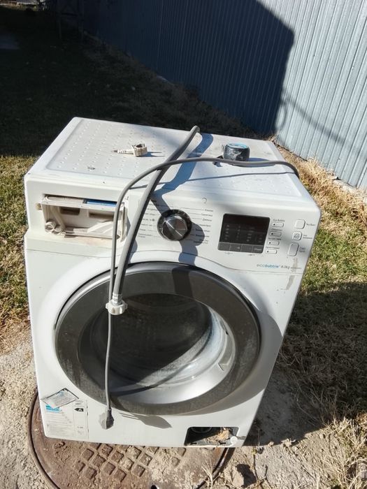 Стиральная машина рабочая но в плохом состоянии