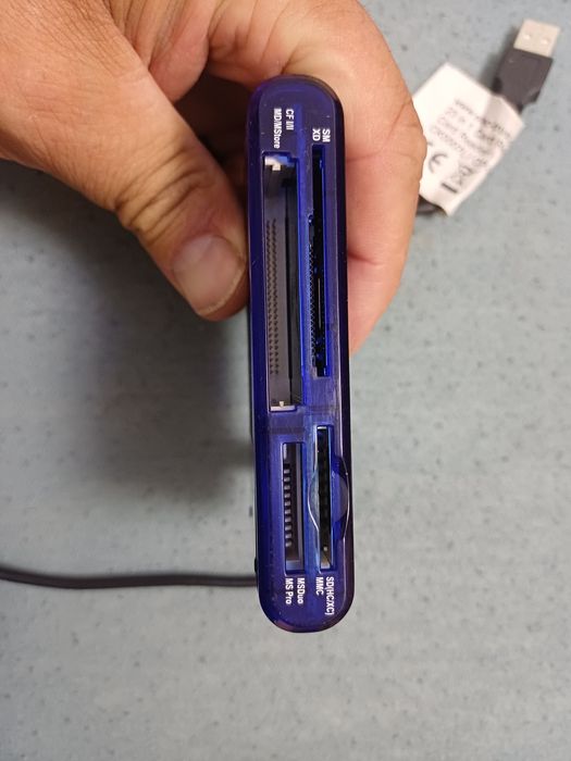 Cititor carduri card reader Hama
Este testat
