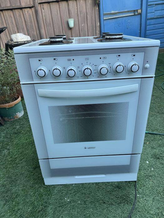 Срочно продам газовую плиту в отличном состоянии Gefest