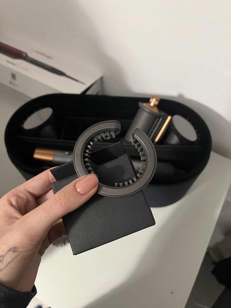 Dyson airwrap като чисто нов