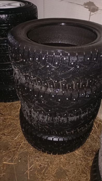 Комплект зимних шин CENTARA 205/55/16  шипы в отличном состоянии