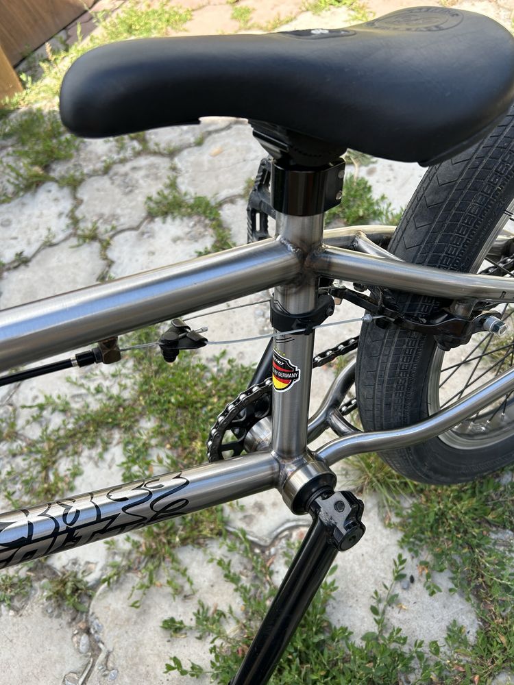 BMX в отличном состоянии, с пегами