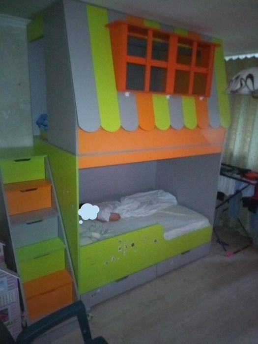 Двухъярусная кровать