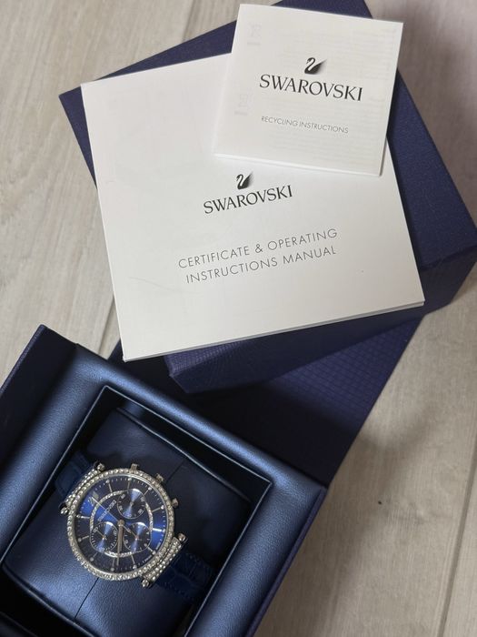 SWAROVSKI – дамски часовник със сертификат и кутия