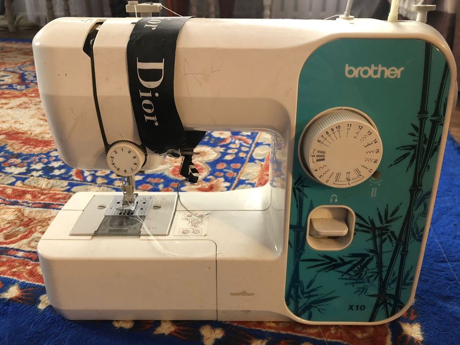 Продается швейная машина