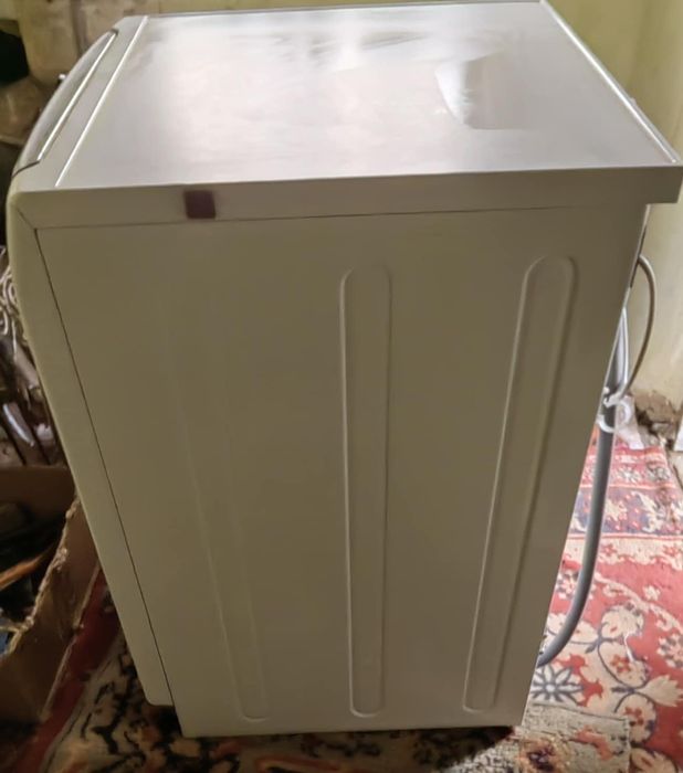 Vând mașina de spălat Hotpoint Ariston