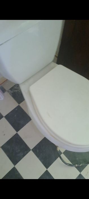 Унитаз в хорошем состояние