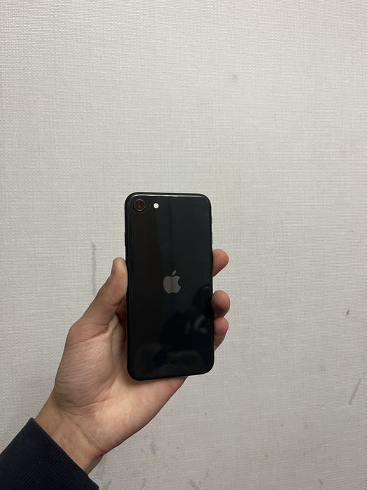 айфон се 2020 64/92%