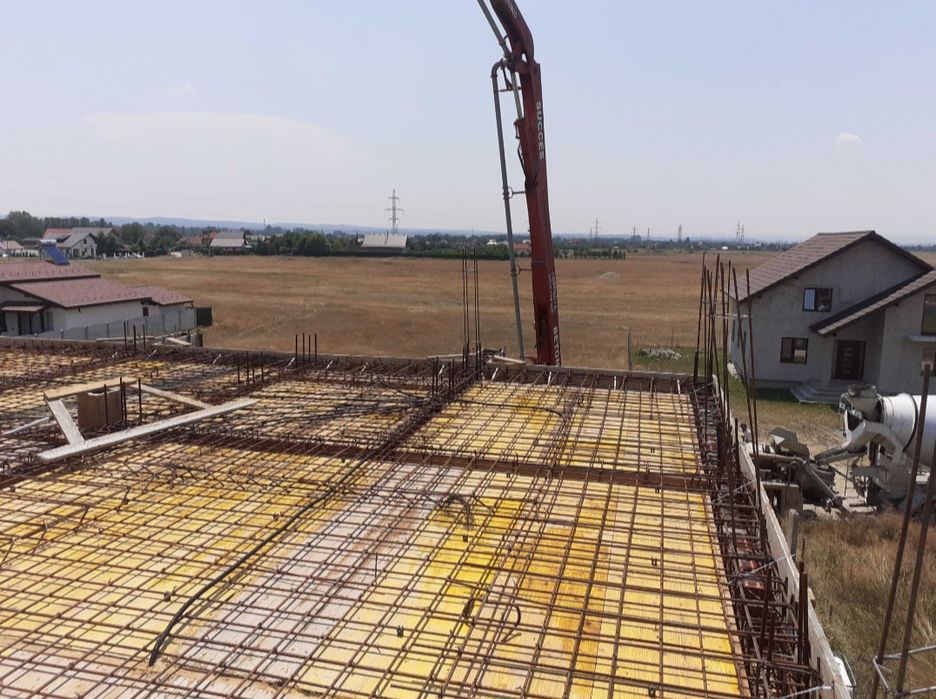 Execut lucrări: Case,Vile la roșu Acoperișe Garduri  placi