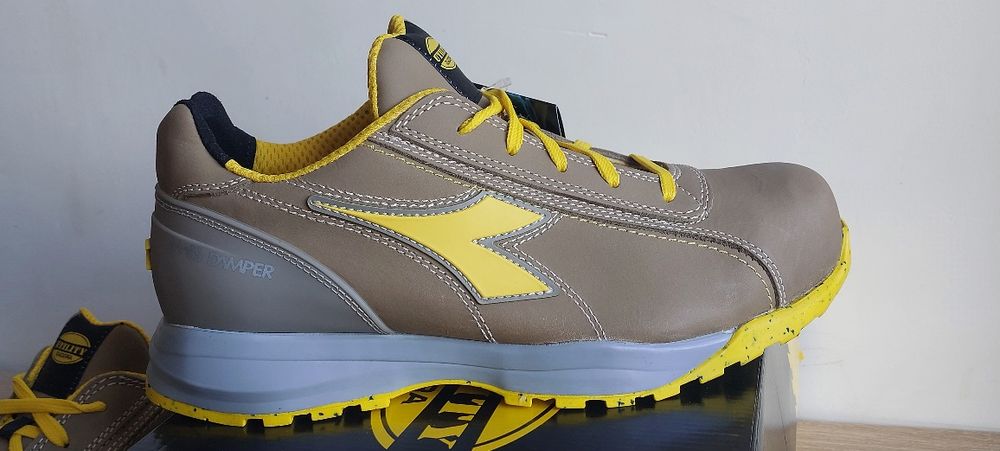 Vând Bocanci de protecție